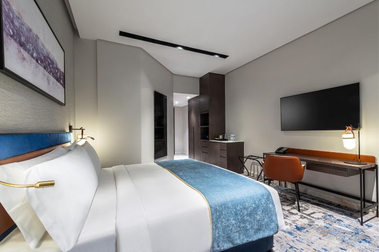 Modern guest room at Crowne Plaza Al Jubail
